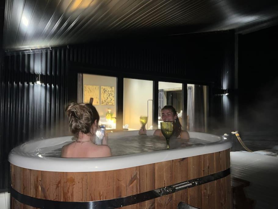 הוילה Llanbrynmair Quirky, Luxury Hideaway מראה חיצוני תמונה