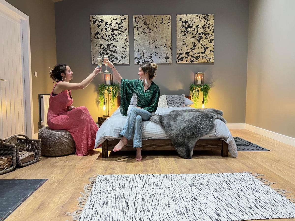 הוילה Llanbrynmair Quirky, Luxury Hideaway מראה חיצוני תמונה
